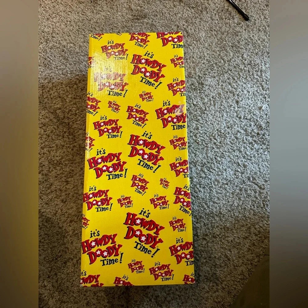 New Howdy Doody Limited Edition 50th
Anniversary 17" Doll 1998 Stanton Arts Mib - Picture 2 of 5